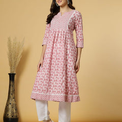 Largish Women's Peach Cotton Printed Box pleated A-line Kurta