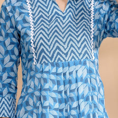Largish Women's Firozi Cotton Printed Box pleated A-line Kurta