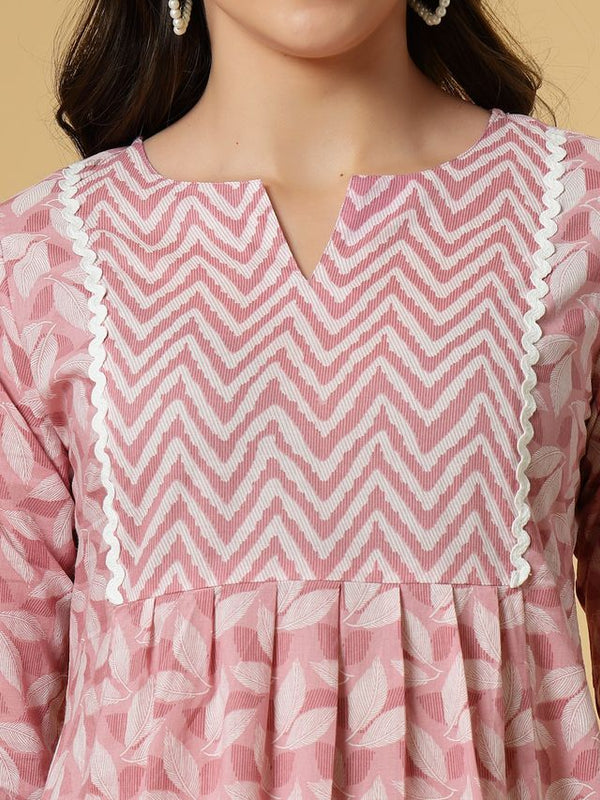 Largish Women's Peach Cotton Printed Box pleated A-line Kurta